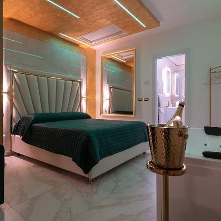 Fashion Apartment Gold Bologna With Jacuzzi & Car Garage エクステリア 写真