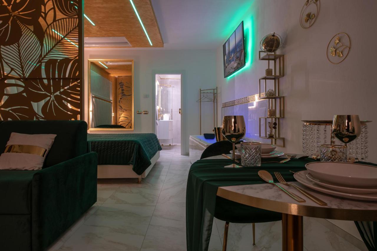 Fashion Apartment Gold Bologna With Jacuzzi & Car Garage エクステリア 写真