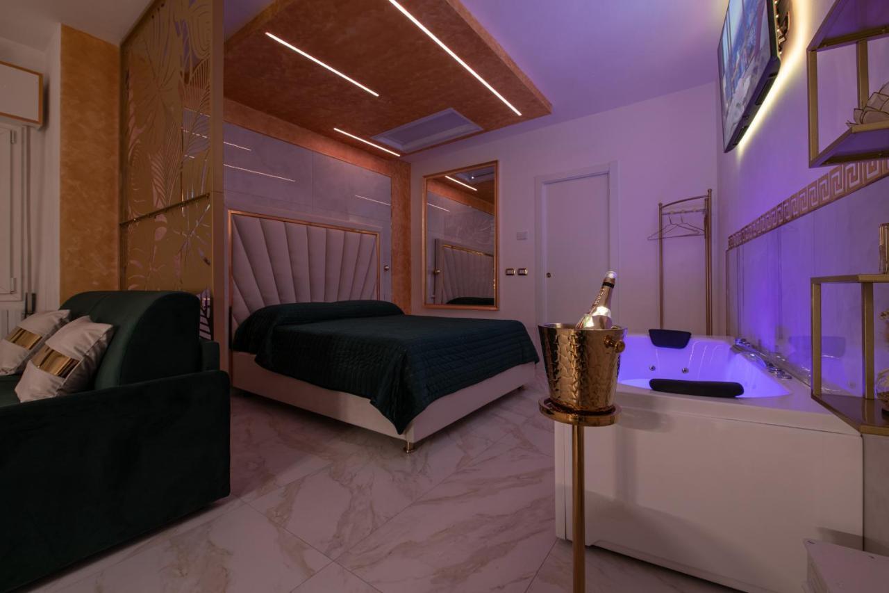 Fashion Apartment Gold Bologna With Jacuzzi & Car Garage エクステリア 写真