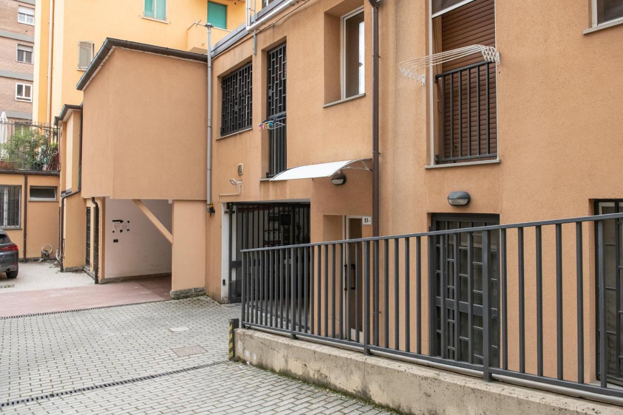 Fashion Apartment Gold Bologna With Jacuzzi & Car Garage エクステリア 写真