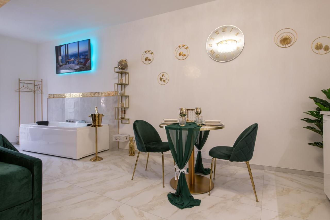 Fashion Apartment Gold Bologna With Jacuzzi & Car Garage エクステリア 写真