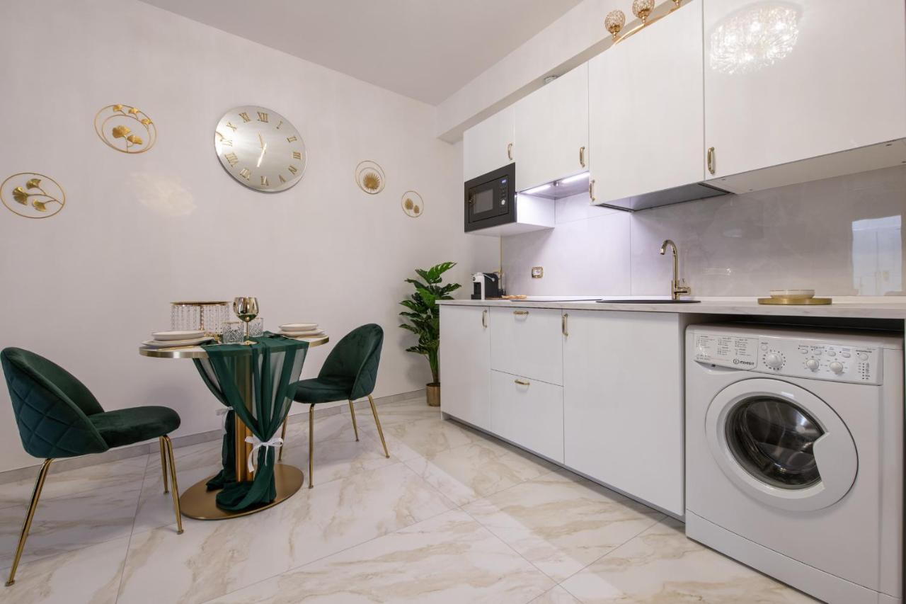 Fashion Apartment Gold Bologna With Jacuzzi & Car Garage エクステリア 写真