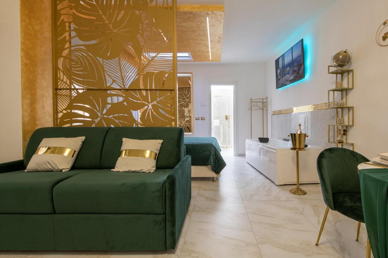 Fashion Apartment Gold Bologna With Jacuzzi & Car Garage エクステリア 写真