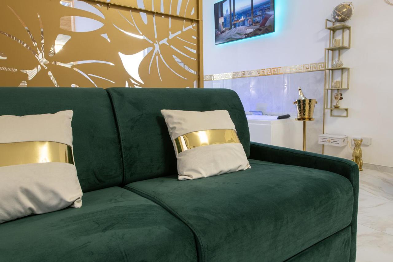 Fashion Apartment Gold Bologna With Jacuzzi & Car Garage エクステリア 写真