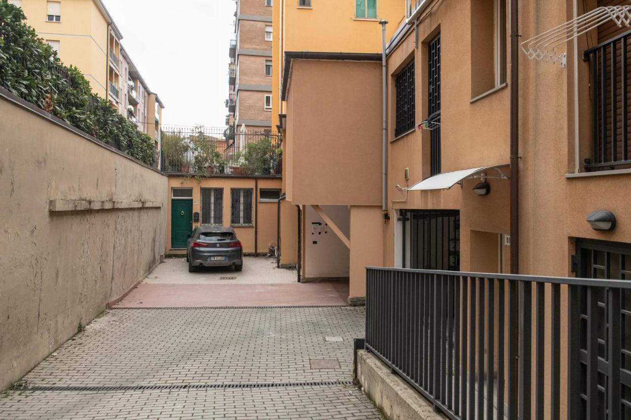 Fashion Apartment Gold Bologna With Jacuzzi & Car Garage エクステリア 写真