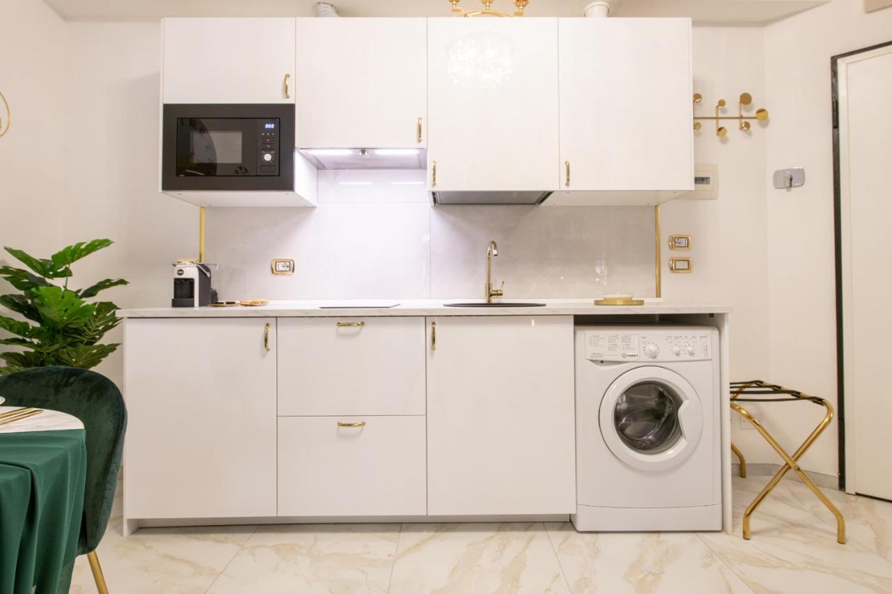 Fashion Apartment Gold Bologna With Jacuzzi & Car Garage エクステリア 写真