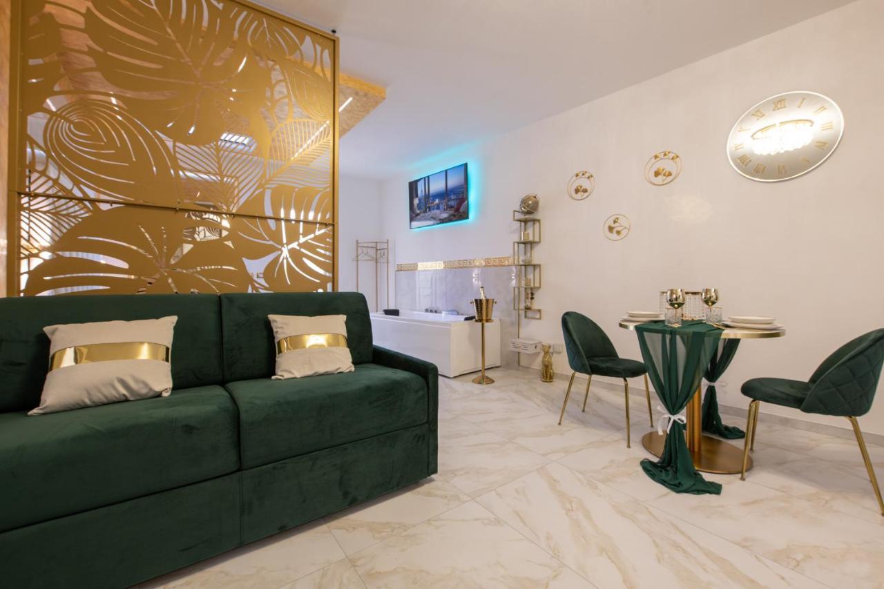 Fashion Apartment Gold Bologna With Jacuzzi & Car Garage エクステリア 写真