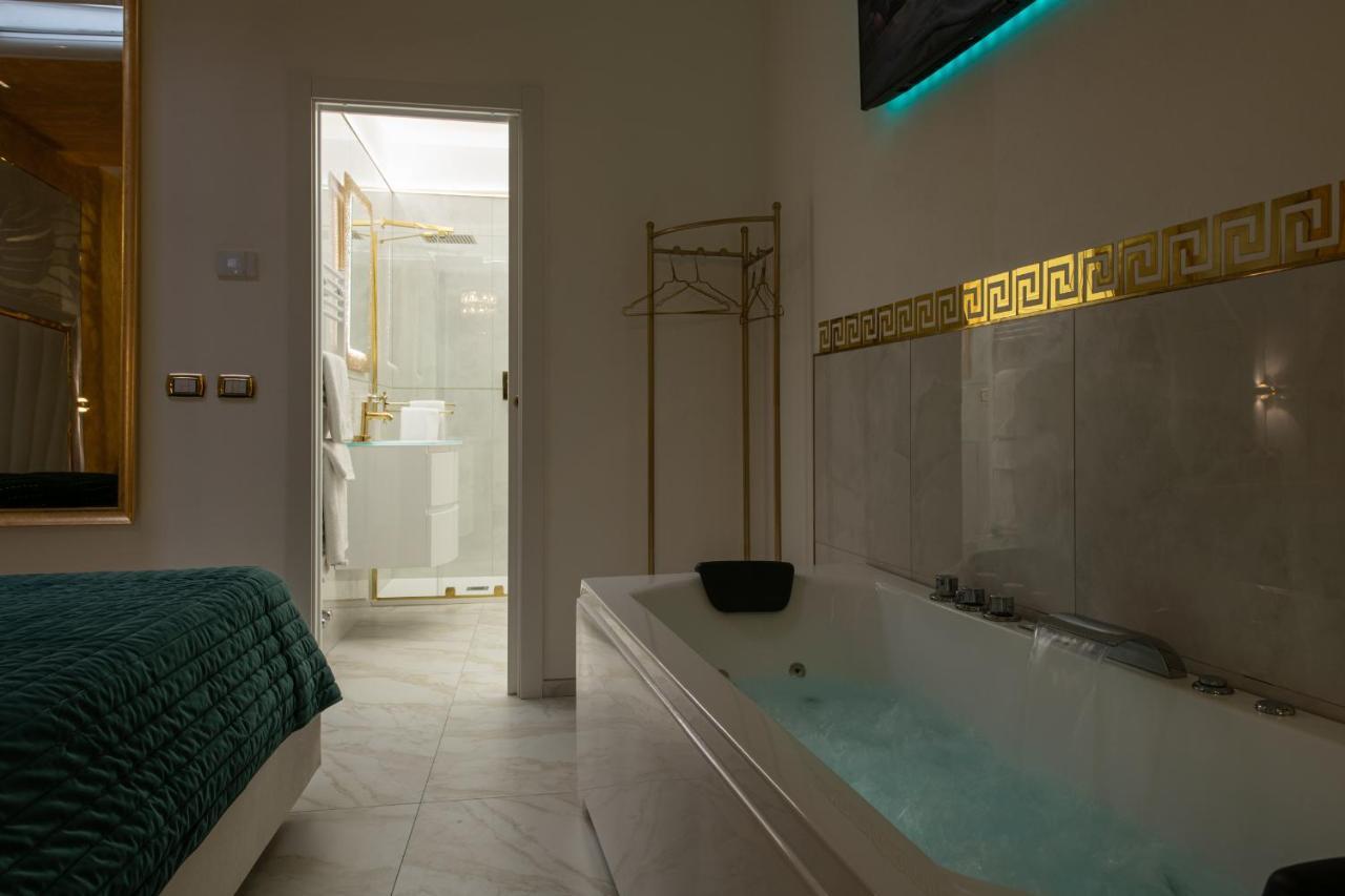 Fashion Apartment Gold Bologna With Jacuzzi & Car Garage エクステリア 写真
