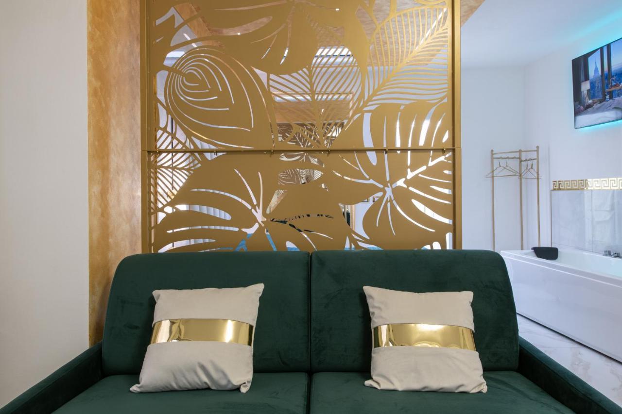 Fashion Apartment Gold Bologna With Jacuzzi & Car Garage エクステリア 写真