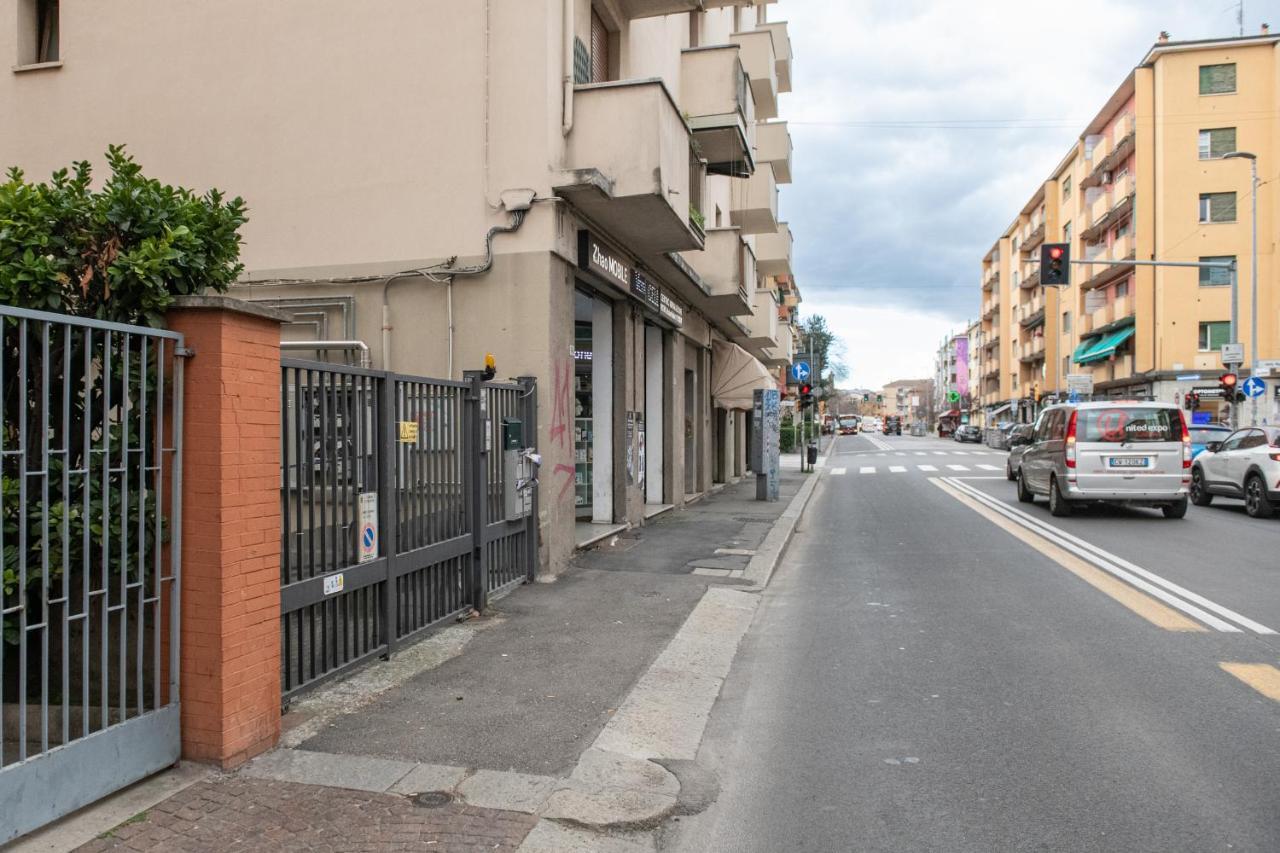 Fashion Apartment Gold Bologna With Jacuzzi & Car Garage エクステリア 写真