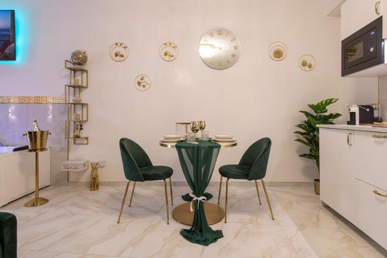 Fashion Apartment Gold Bologna With Jacuzzi & Car Garage エクステリア 写真