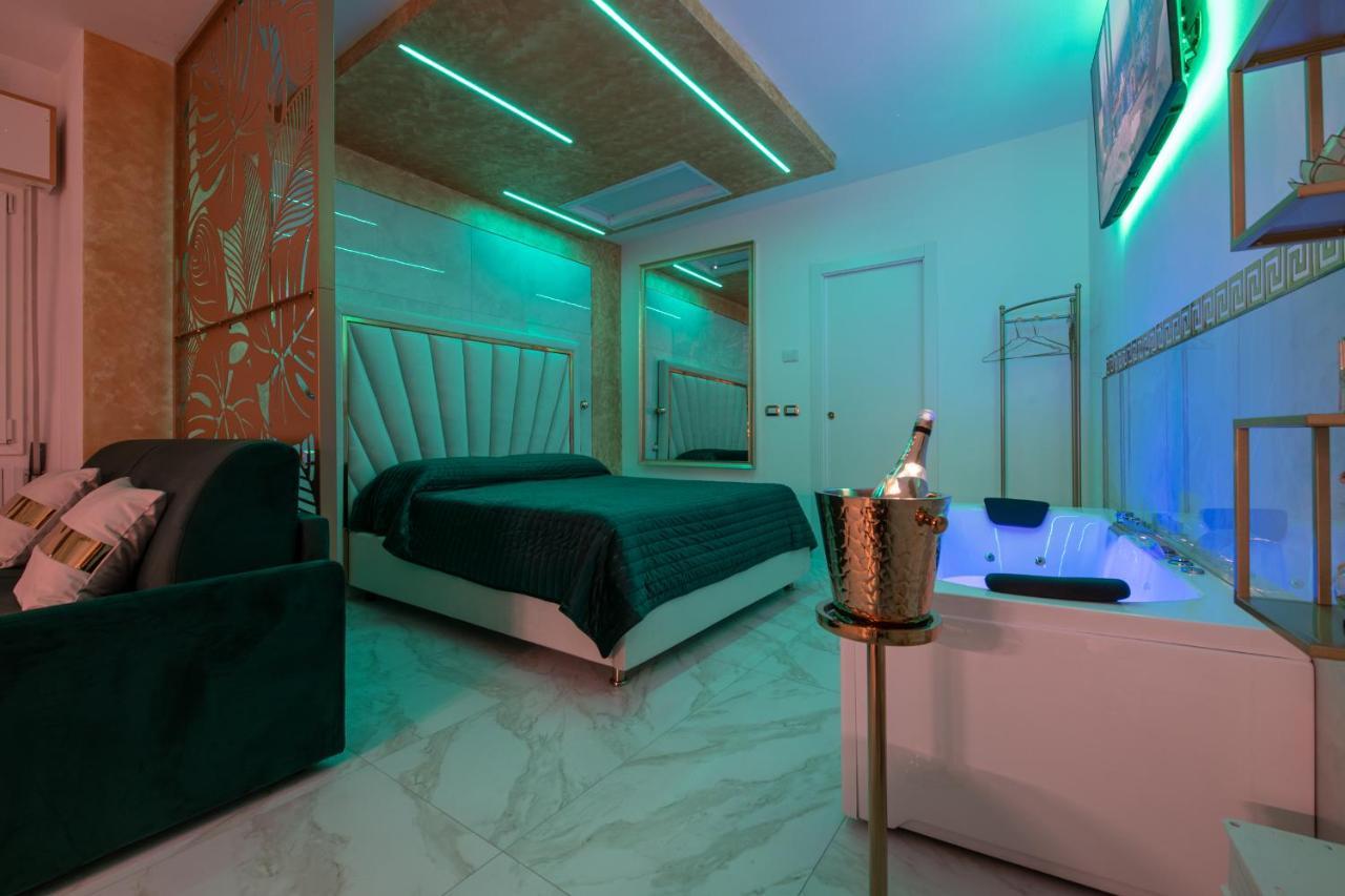 Fashion Apartment Gold Bologna With Jacuzzi & Car Garage エクステリア 写真